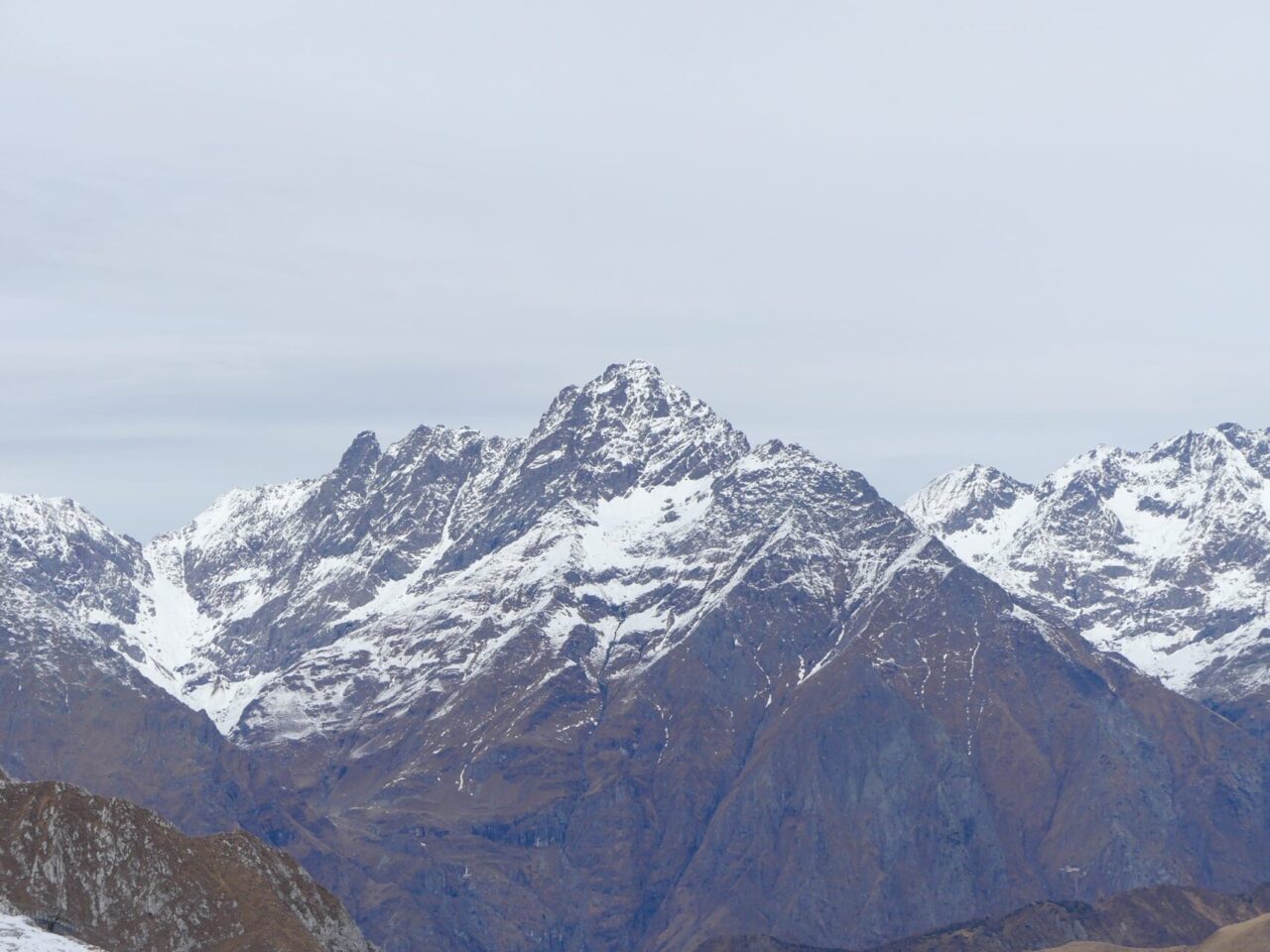 Domenica di maltempo e temperature giù in Bergamasca: al pizzo Coca torna la neve