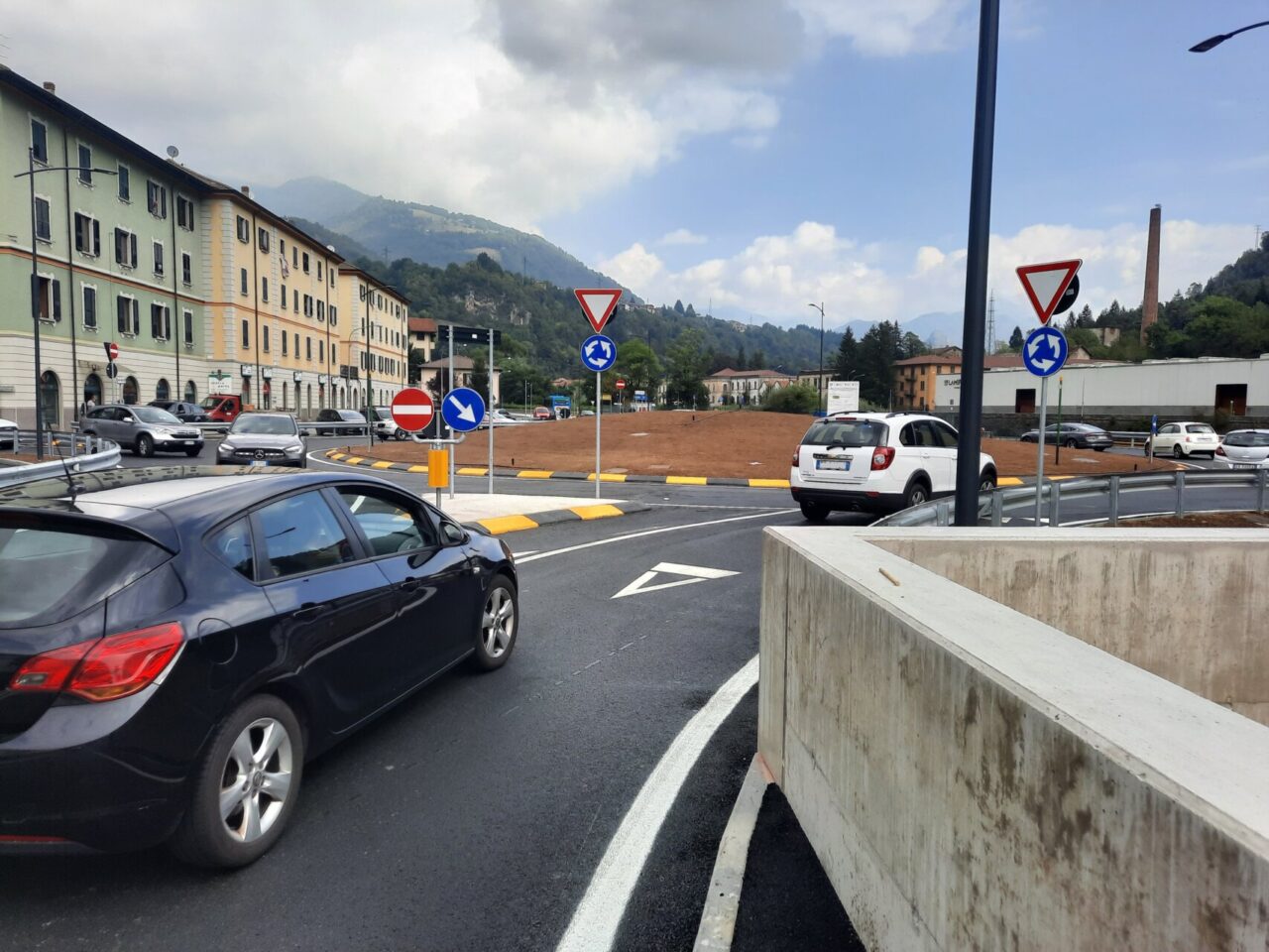 Quando le rotonde hanno gli spigoli: le novità viabilistiche non convincono le Valli