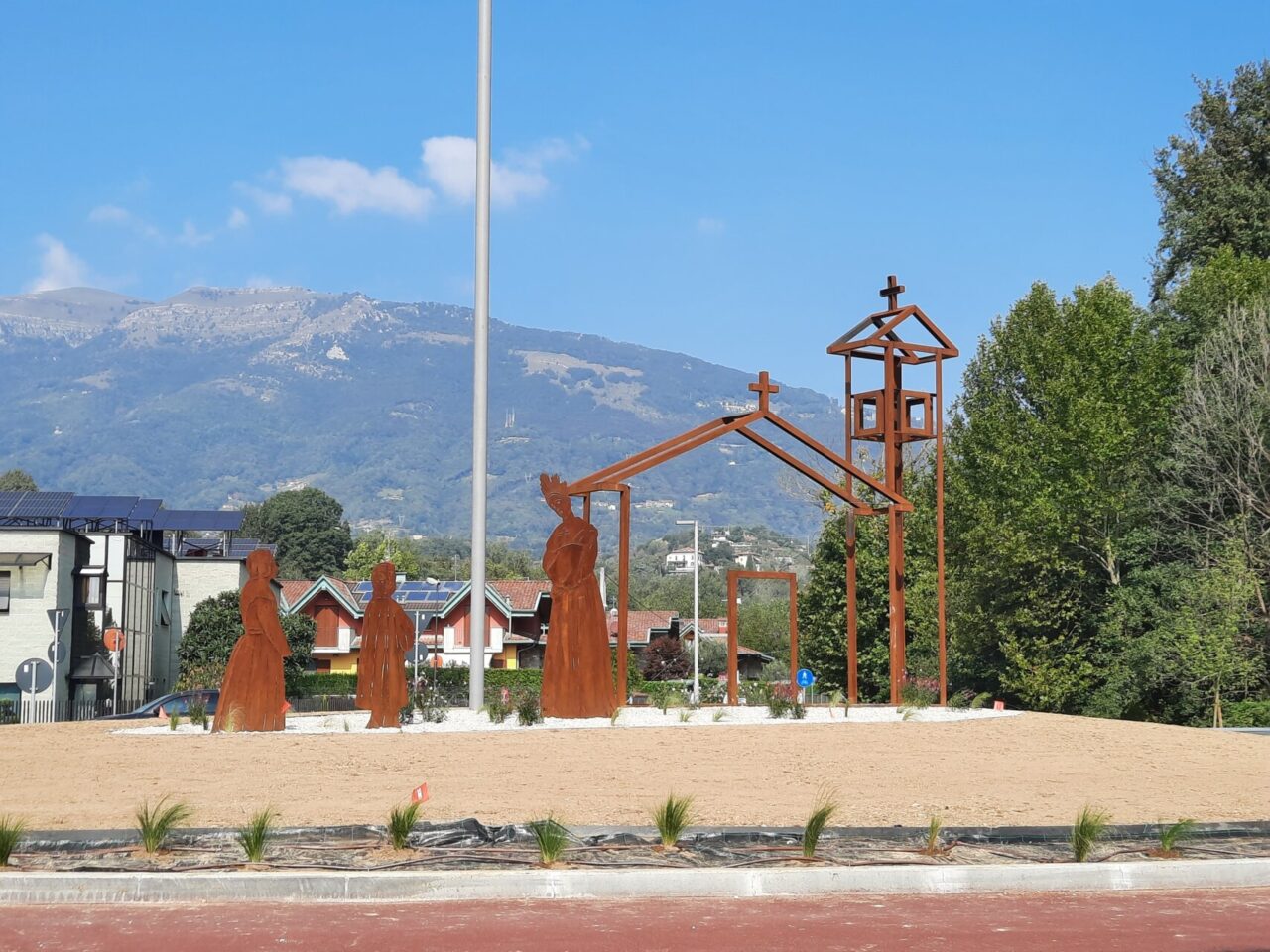 Ecco il monumento alla Madonna de la Salette: conclusa la nuova viabilità di San Sosimo