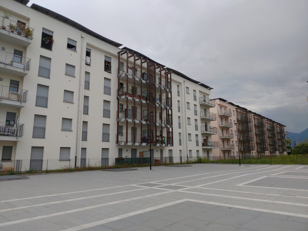 Le nuove case Aler di via Borgo Palazzo sono già piene di problemi. La rabbia dei residenti