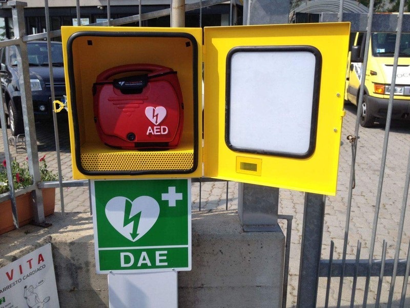 Malore mentre gioca a calcio, 16enne salvato dal defibrillatore. Ricoverato, è grave