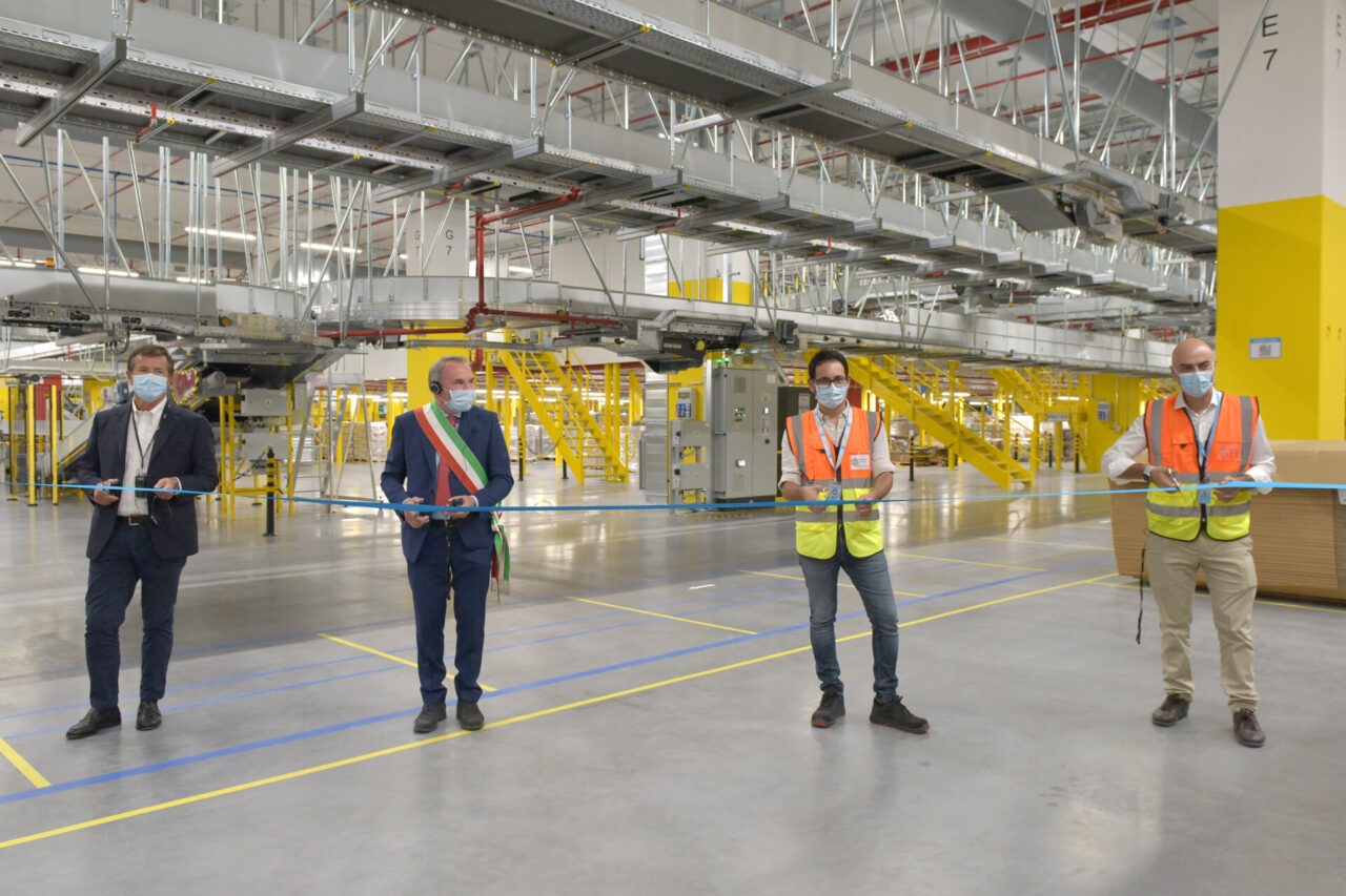 Gori al polo Amazon di Cividate: «Spero contribuisca anche dal punto di vista fiscale»