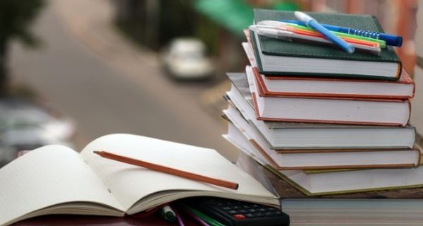 I testi scolastici sono sempre più cari, ma i librai guadagnano di meno