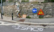 Domani i funerali di Isac, morto a 17 anni dopo un incidente in moto a Monterosso