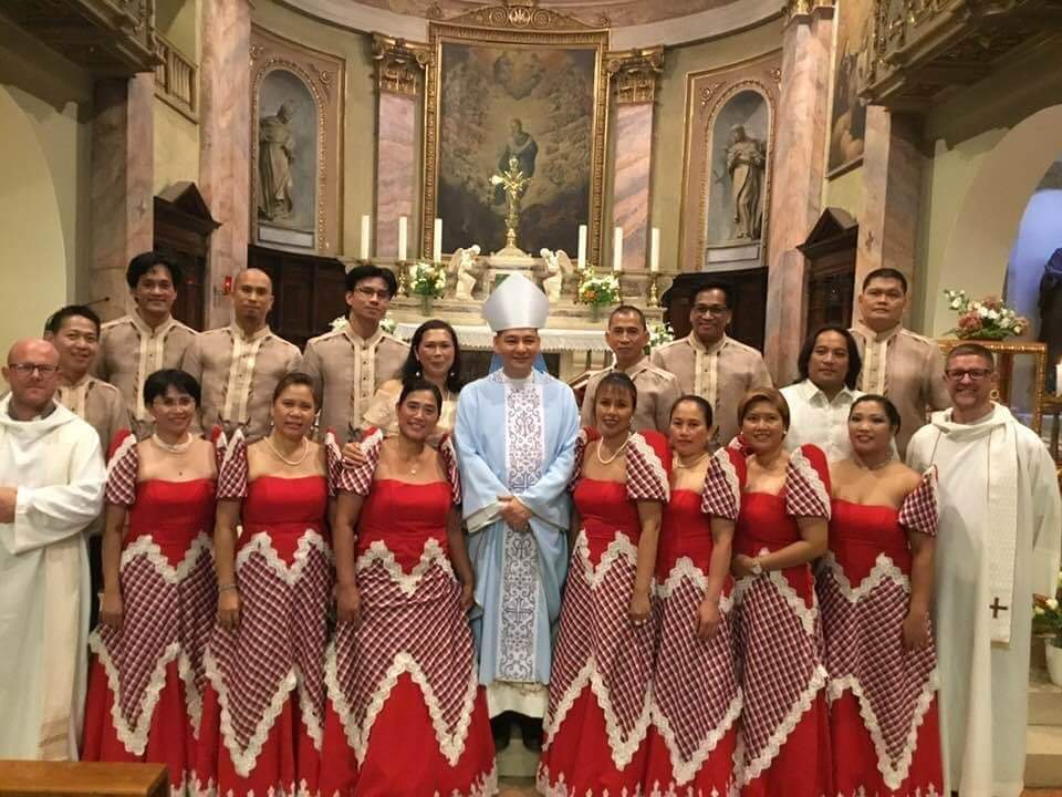 La festa grande dei 700 filippini cattolici bergamaschi, missionari in direzione contraria