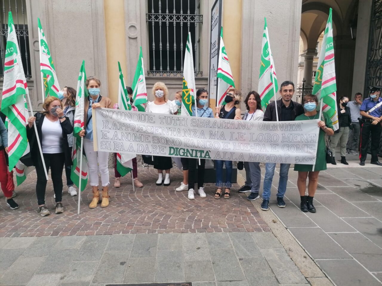 Nelle Rsa bergamasche mancano 130 operatori: la protesta di lavoratori e sindacati