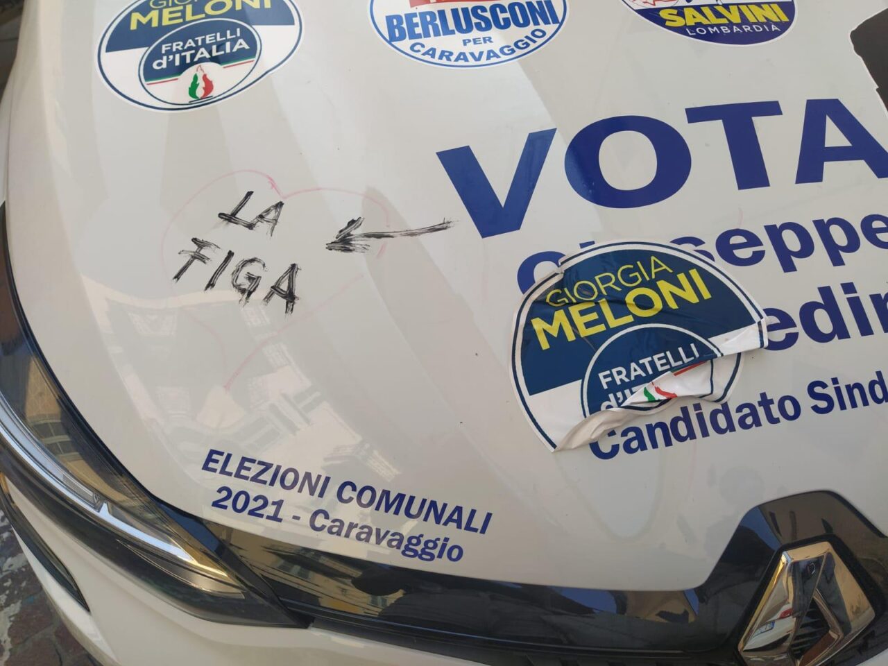 Caravaggio, sede della Lega e auto della campagna per Prevedini vandalizzate