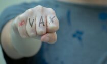 Blitz contro i no-vax violenti, denunciato anche un 53enne di Costa Volpino