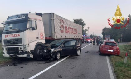 Schianto a Cologno al Serio, coinvolte tre auto e un camion