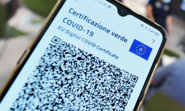 Green Pass obbligatorio al lavoro: in Bergamasca 10mila prenotazioni di vaccini in una settimana