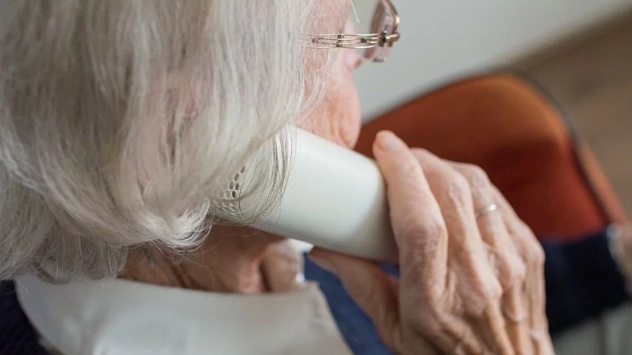 Azzano, anziana stalkerizzata al telefono con chiamate a tutte le ore: la nipote a processo