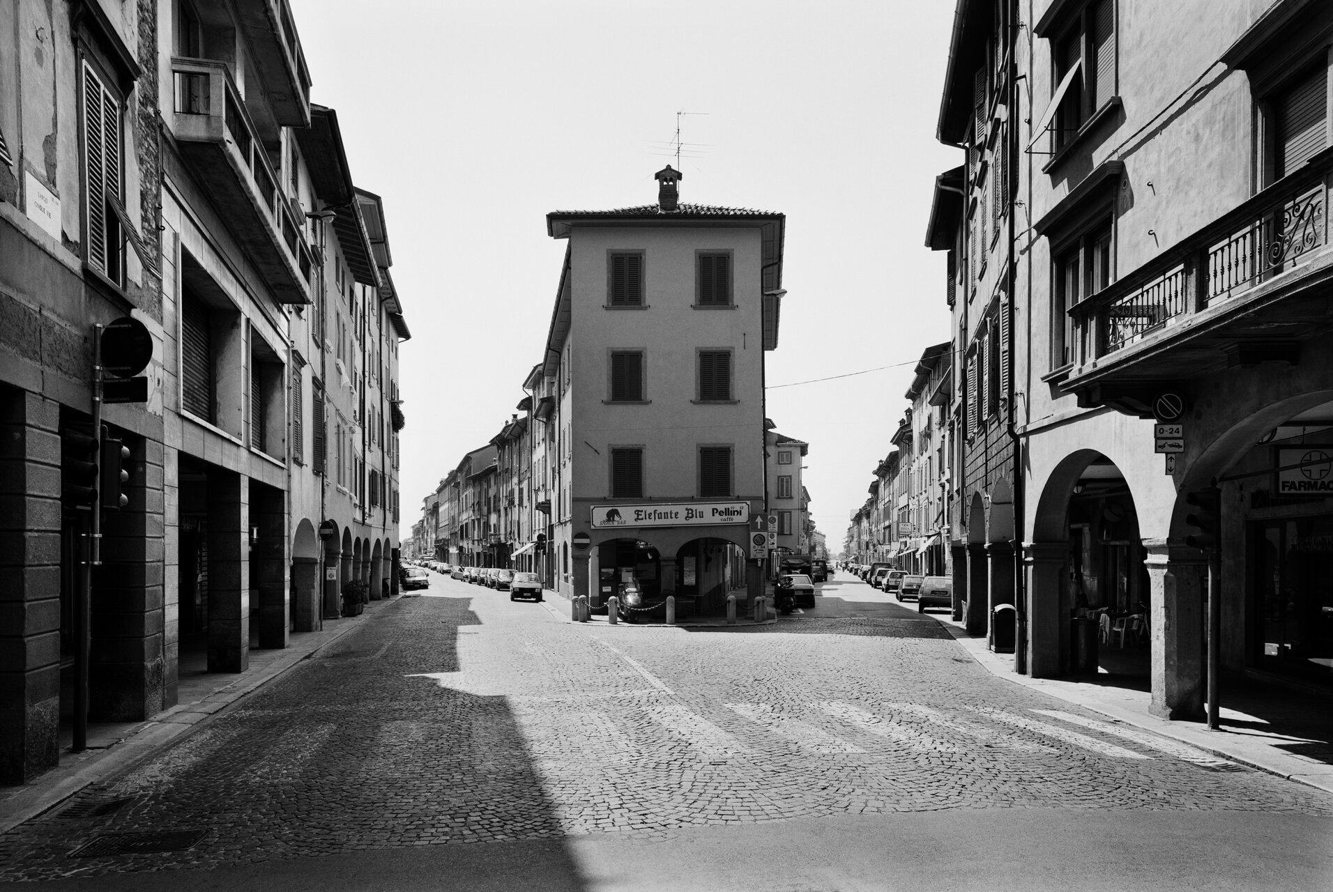 ©Gabriele Basilico - Archivio Gabriele Basilico - Attraversare Bergamo 1998