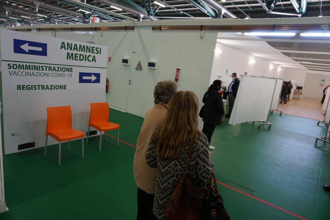 Terza dose anti-Covid, linee vaccinali a San Giovanni Bianco e Sant’Omobono