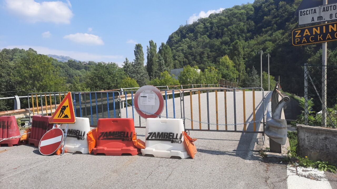 Ponte chiuso a Fiorano al Serio: i sindaci della Val Gandino, stufi, scrivono all’Anas