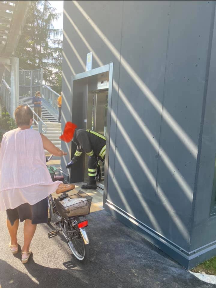 Passerella tra Campagnola e Malpensata, anche oggi una famiglia bloccata in ascensore
