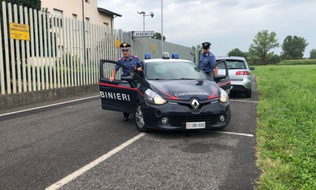 Non rispetta la quarantena e manda i figli (positivi al Covid) a scuola, denunciati la madre e il medico