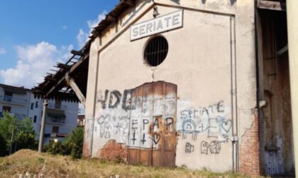 Degrado e sporcizia in stazione a Seriate, presidio della Lega: «Situazione inaccettabile»