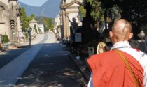 L'omaggio del monaco giapponese alle vittime del Covid