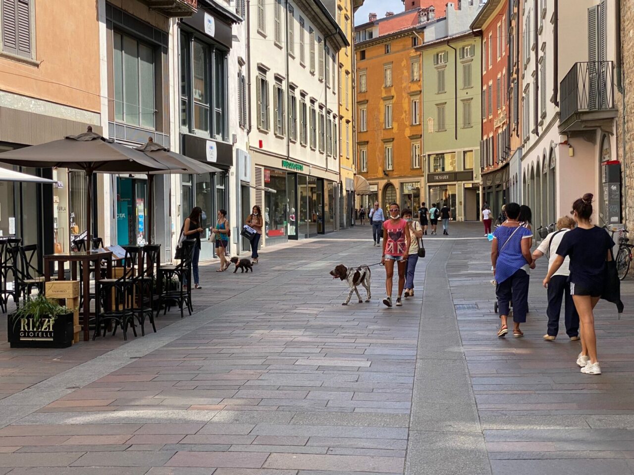 Migliora l’incidenza dei contagi e calano i ricoveri: la Lombardia resta in zona bianca
