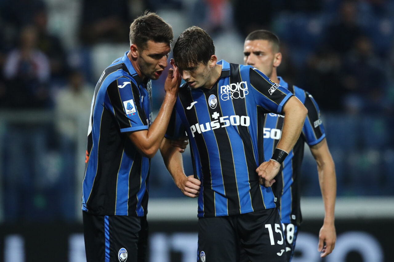 Al Diavolo si regala: gravi errori e reazione tardiva, il Milan batte l’Atalanta 3-2 al Gewiss
