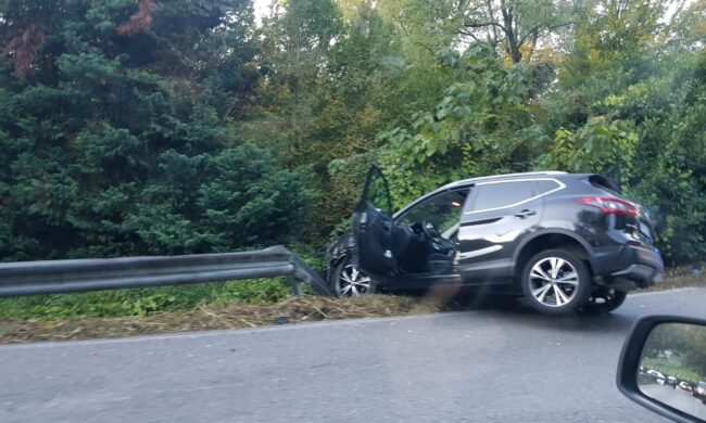 Auto fuori strada a Villa d’Adda