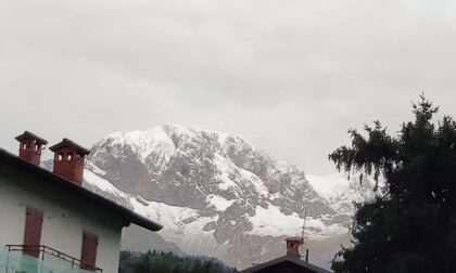 Non solo pioggia: le foto delle montagne bergamasche imbiancate dalla prima neve