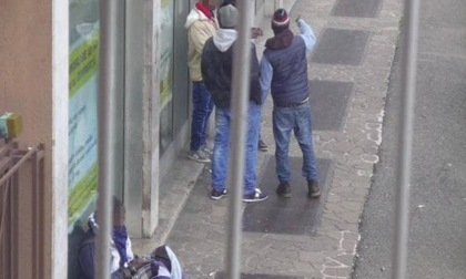 Spaccio e bivacchi tra stazione e Malpensata: i residenti chiedono al Comune d'intervenire