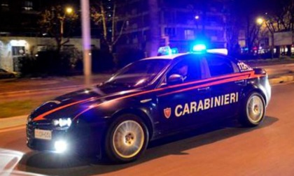 Al volante di un'auto rubata prova a fuggire e quasi investe un carabiniere: arrestato