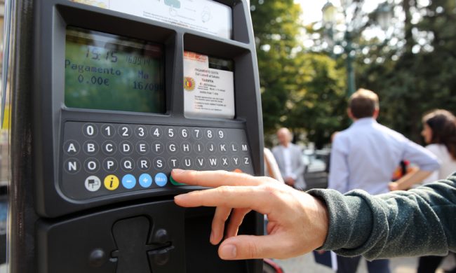 Posti auto a pagamento a Santa Lucia: oltre 500 firme raccolte contro il Comune