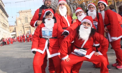 Torna la Babbo Running: si corre per le strade di Bergamo vestiti come Santa Claus