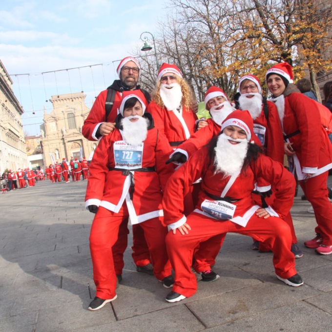 Torna la Babbo Running: si corre per le strade di Bergamo vestiti come Santa Claus
