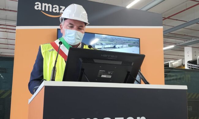 Da Amazon 16 Lim in dono all’istituto comprensivo “Martiri della Resistenza”