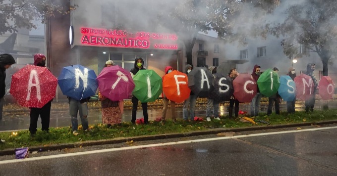 Liceo Aeronautico: ieri corteo antifascista, oggi la difesa del preside: «Filmato manipolato»