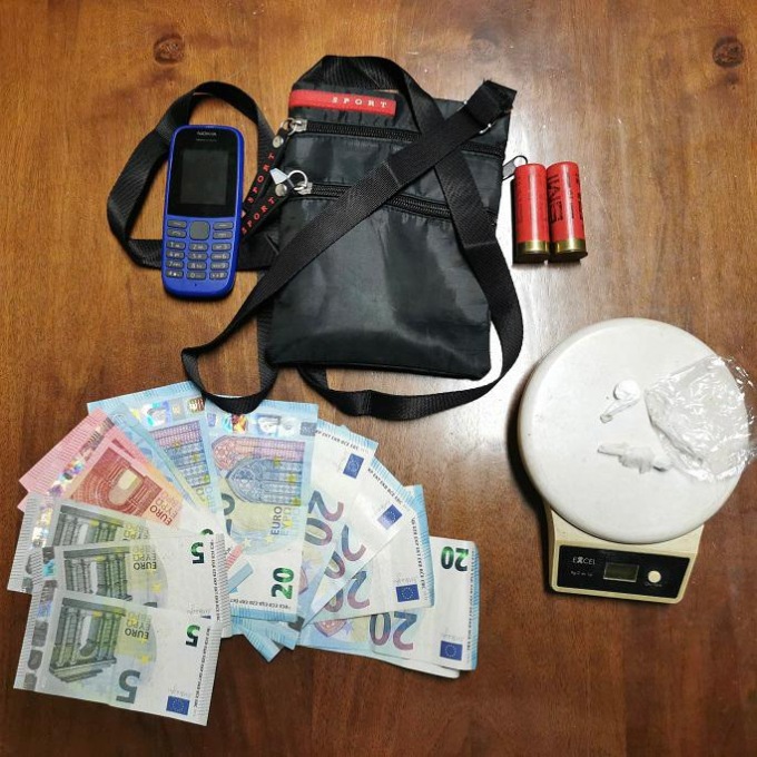 Spacciava droga in bici al parco di via Pertini: arrestato un 40enne tunisino