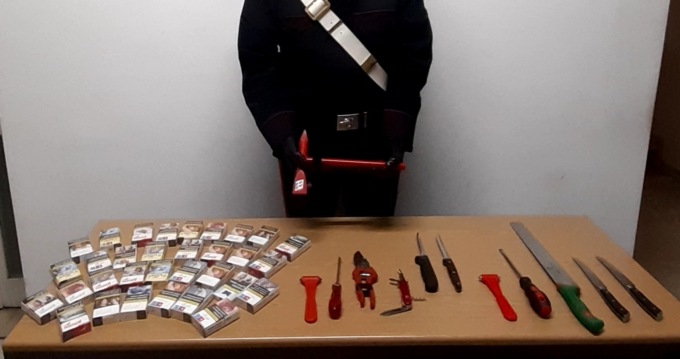 Sfondano la vetrata della Trattoria Falconi per rubare le sigarette: arrestati e denunciati