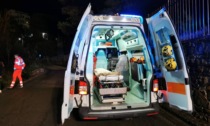 Travasano benzina in uno scooter ma la tanica prende fuoco: feriti padre e figlio