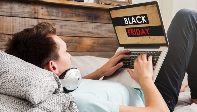 Black Friday e inflazione, consumi in calo. E i negozi soffrono la concorrenza del web