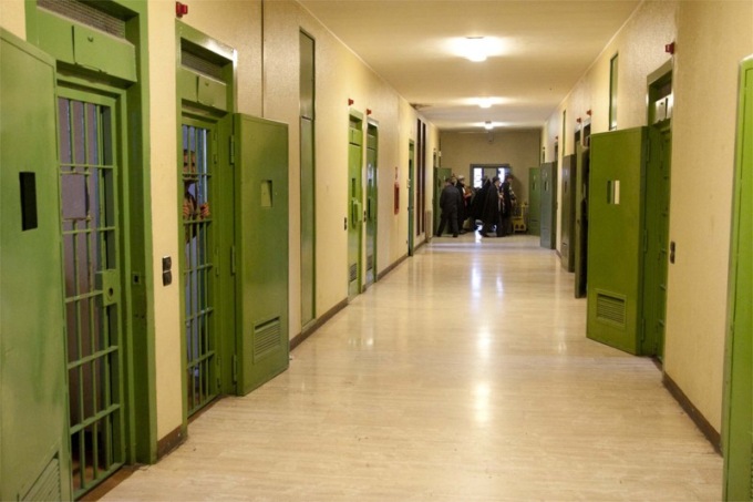 Carcere di Bergamo, sputi e aggressioni fisiche agli agenti della Penitenziaria