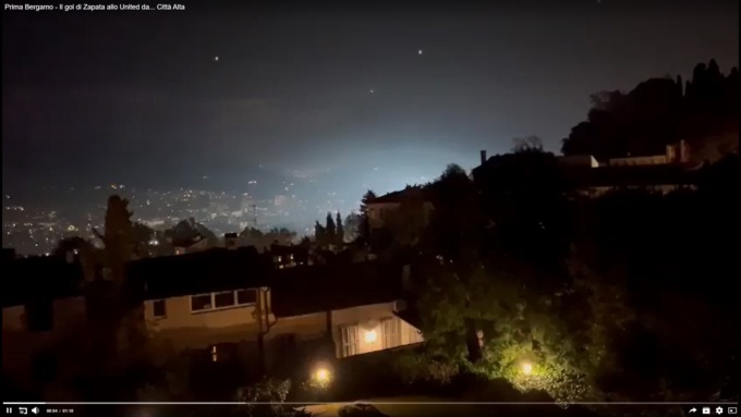 Il video (da brividi) del gol di Zapata al Manchester United vissuto da… Città Alta