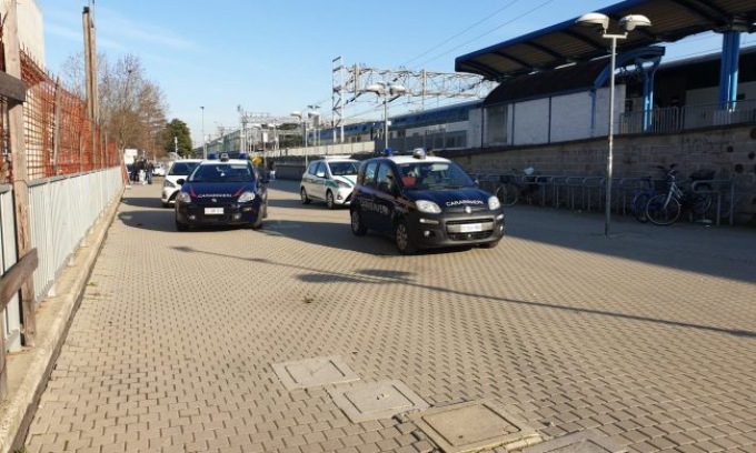 Baby rapinatori sul treno Treviglio-Milano: armati di coltello hanno derubato un 20enne