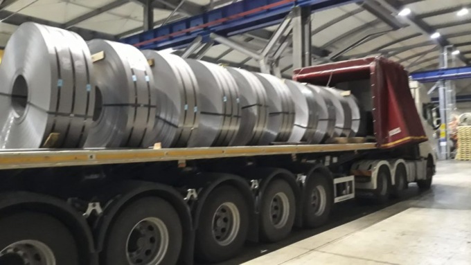 Trasporti eccezionali: 60 mezzi fermi in provincia di Bergamo, industria siderurgica a rischio