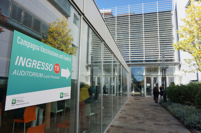 Vaccini, nell’auditorium del Papa Giovanni superate le 1.700 somministrazioni al giorno