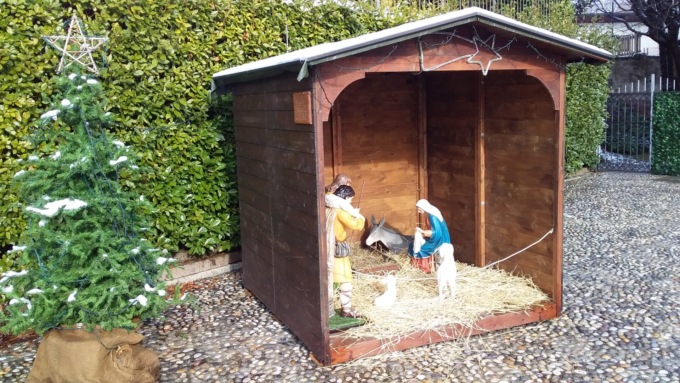 Valtesse, ignoti vandalizzano il presepe della chiesa di San Colombano