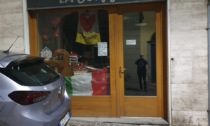 Via Pignolo alta, chiude anche l'unico negozio di alimentari (quello di Nunzia e Renata)