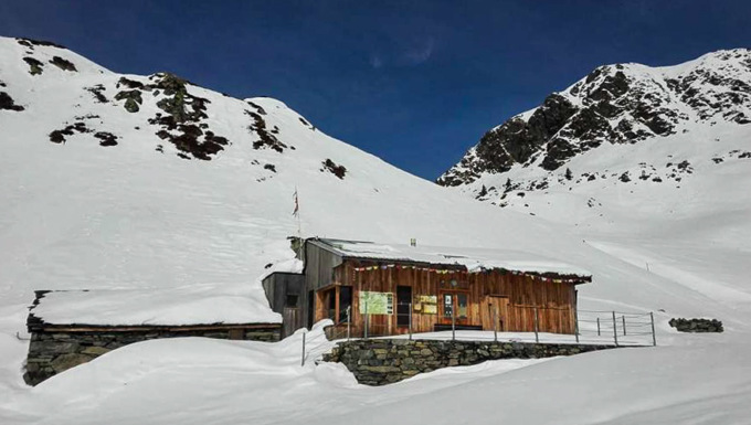 Tra foreste e nevi, immerso in un luogo d’incanto: la meraviglia del Rifugio Balicco