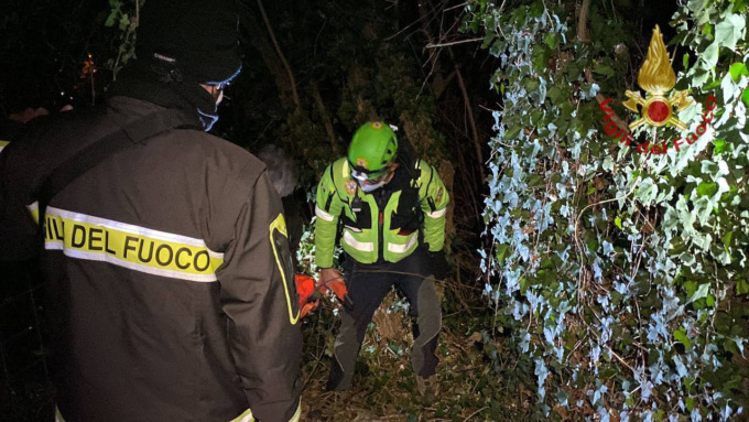Dispersa sul monte Bastia, donna ritrovata dai vigili del fuoco grazie al Gps e ai droni