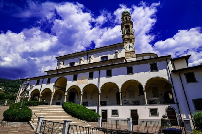 Catechisti in rivolta a Vertova: «Don Giovanni, è vaccinato?». E alla fine il prete s’è vaccinato