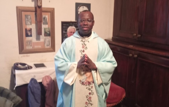 Don Denis dalla Costa d’Avorio a Sovere: è il primo missionario in Bergamasca