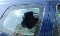 L'allarme dei residenti tra le vie Scotti e Palazzolo: furti e finestrini delle auto rotti