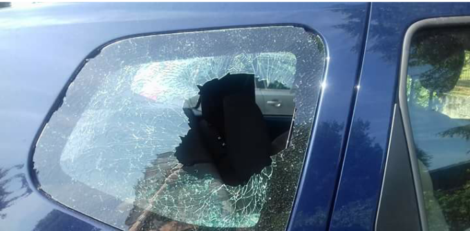 L’allarme dei residenti tra le vie Scotti e Palazzolo: furti e finestrini delle auto rotti